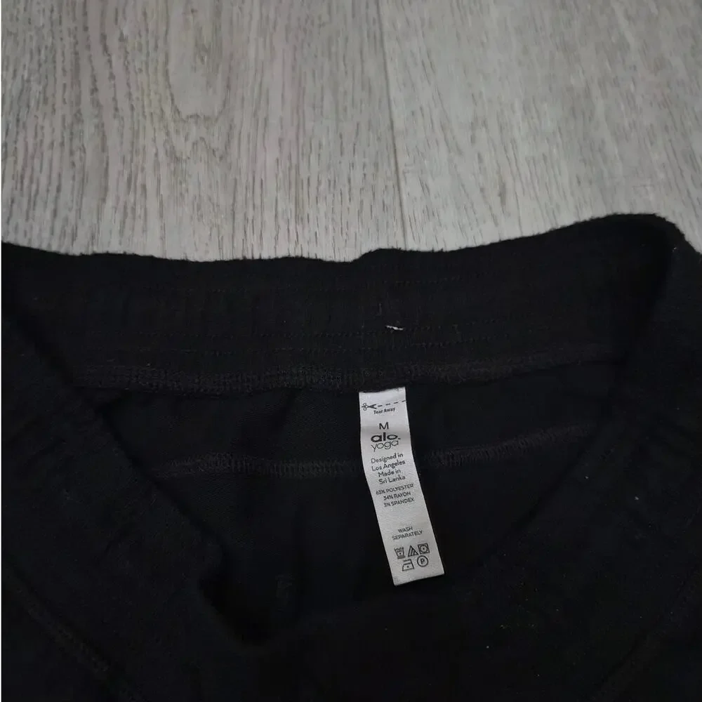 Alo Yoga Black Joggers Size M